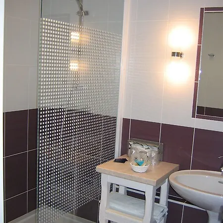 Hotel Hotel The Originals Du Commerce Laval Est