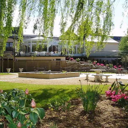 Hotel Hotel The Originals Du Commerce Laval Est 3*