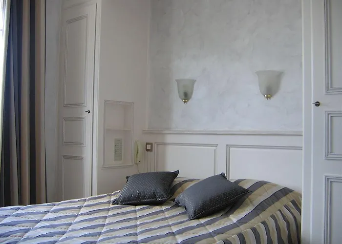 Hotel The Originals Du Commerce Laval Est Hotel 3*