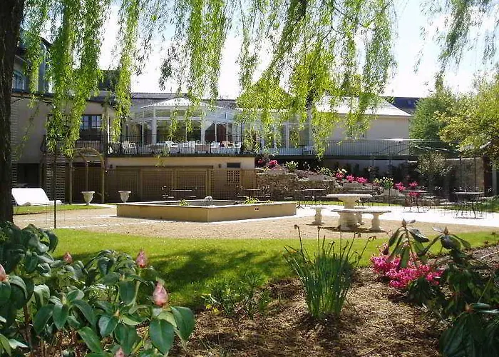 Hotel Hotel The Originals Du Commerce Laval Est 3*