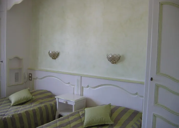 Hotel Hotel The Originals Du Commerce Laval Est